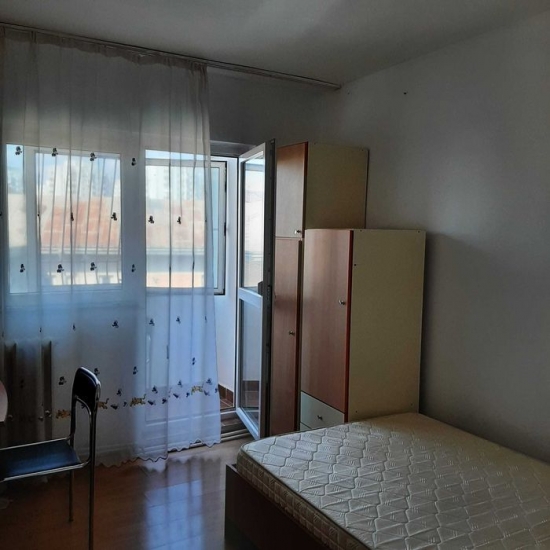 De inchiriat ! Apartament cu trei camere situat in zona Hala Centrala